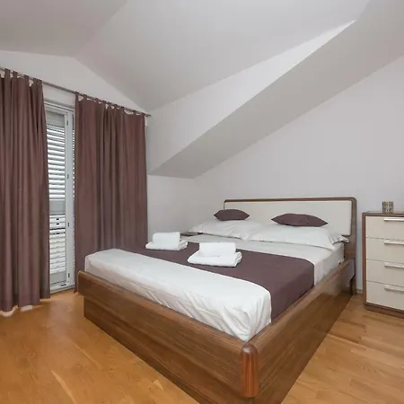 Naja - Exklusiv 아파트호텔 3*