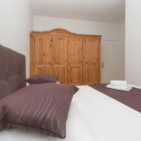 Naja - Exklusiv 마카르스카