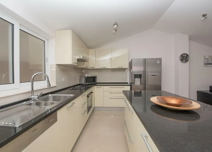 Naja - Exklusiv Ξενοδοχείο με διαμερίσματα Μακάρσκα