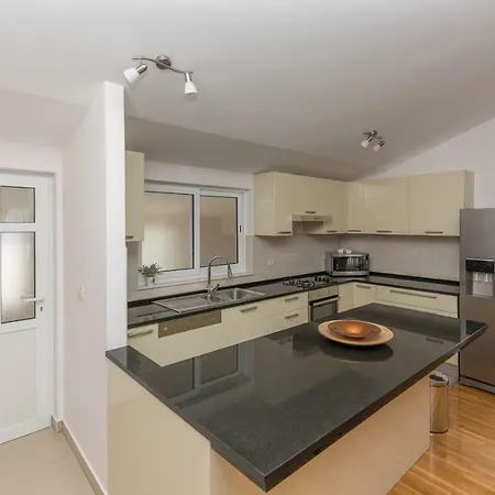 Naja - Exklusiv Aparthotel 3*