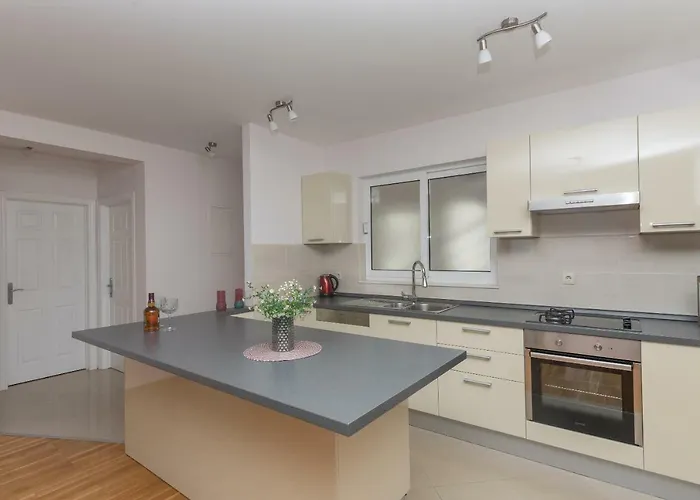 Naja - Exklusiv Makarska